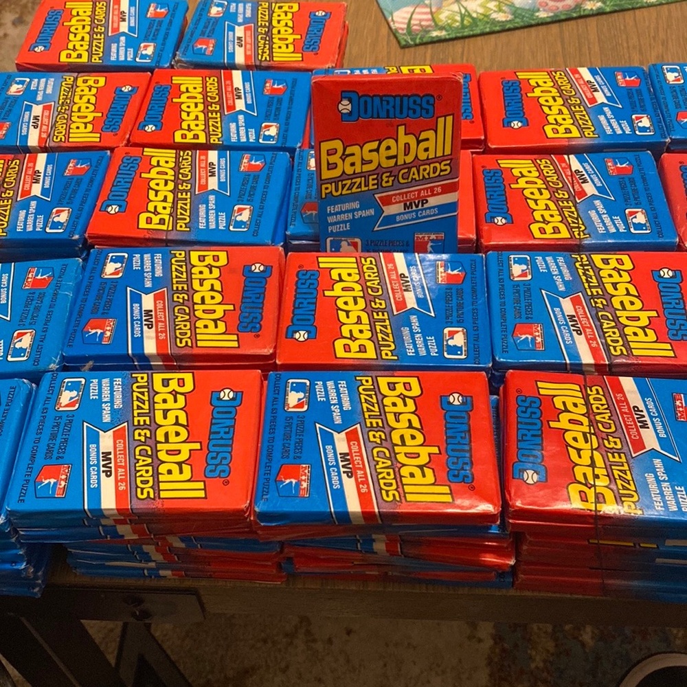 Brand new 265 packs of Donruss baseball cards